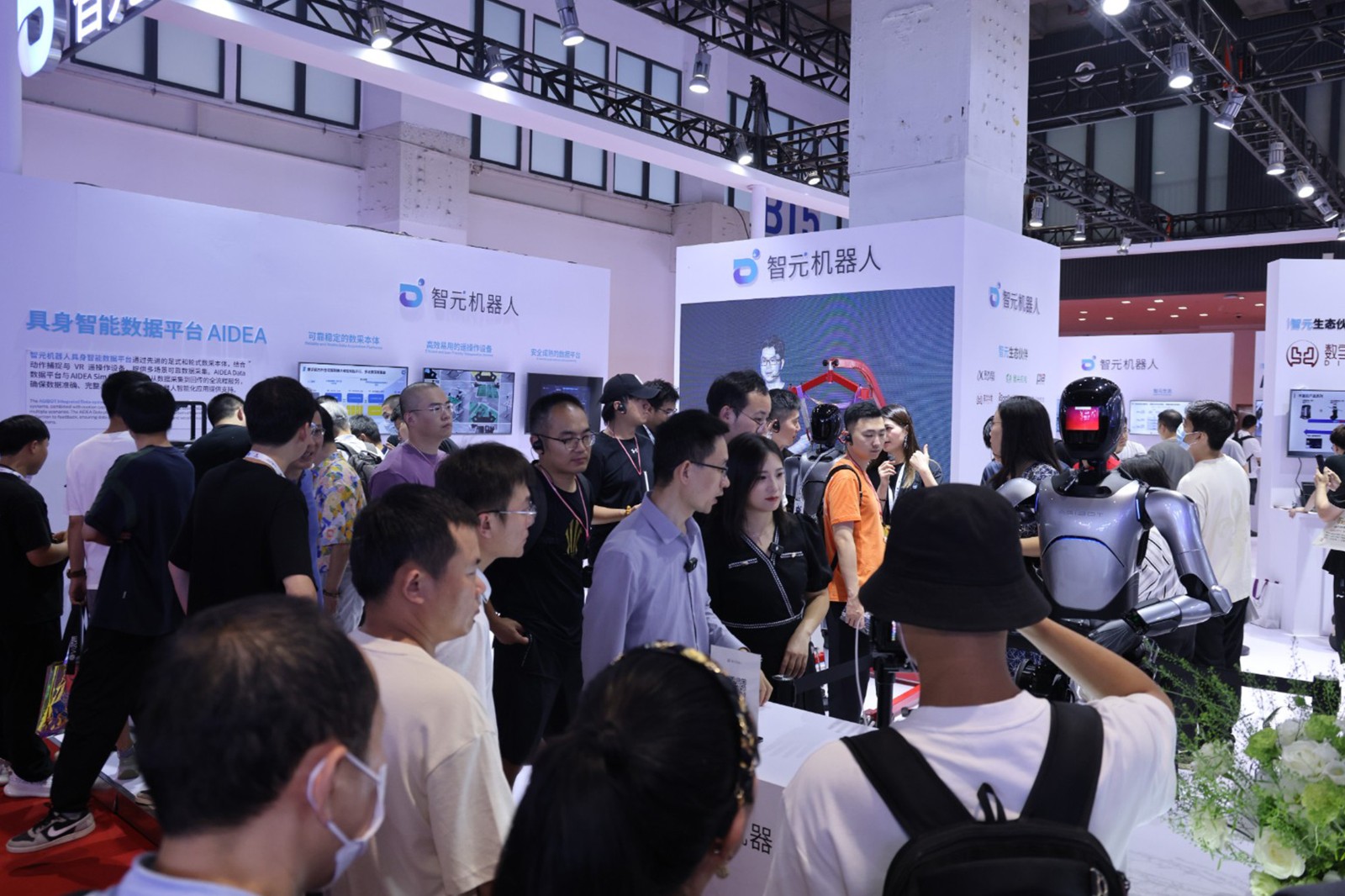 南宫28ng机器人亮相世界机器人大会WRC